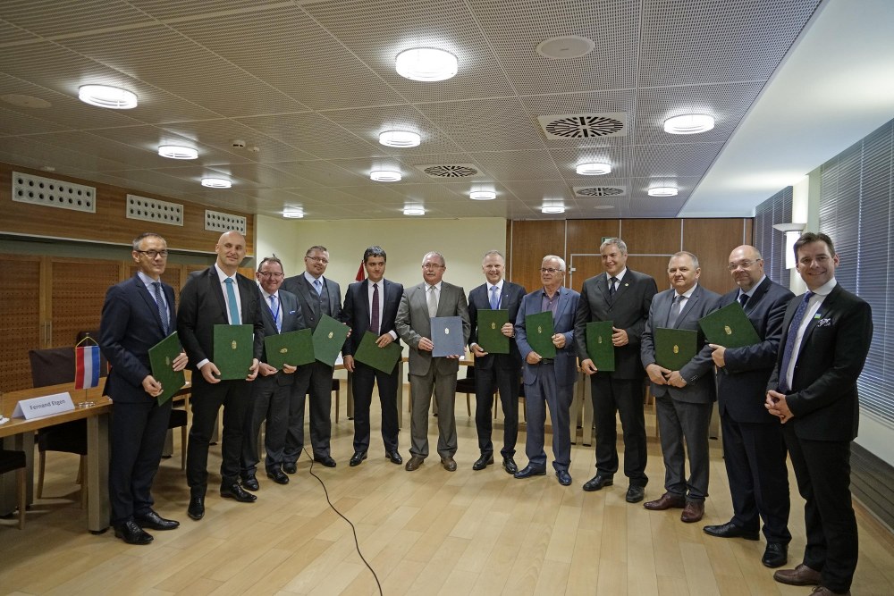 Történelmi jelentőségű diplomáciai siker a magyar kezdeményezésre 14 uniós ország agrárminisztere által aláírt Európai Szója Nyilatkozat
